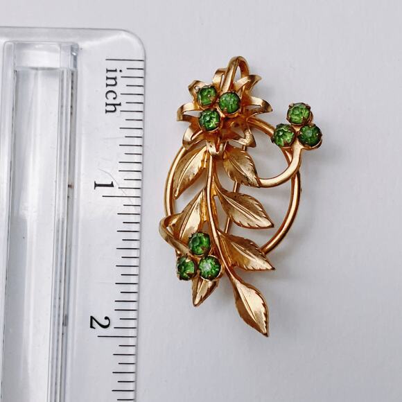 Mid Century Gold Tone Green Rhinestone Floral Brooch Prong Set 1950s Openwork - Picture 8 of 8